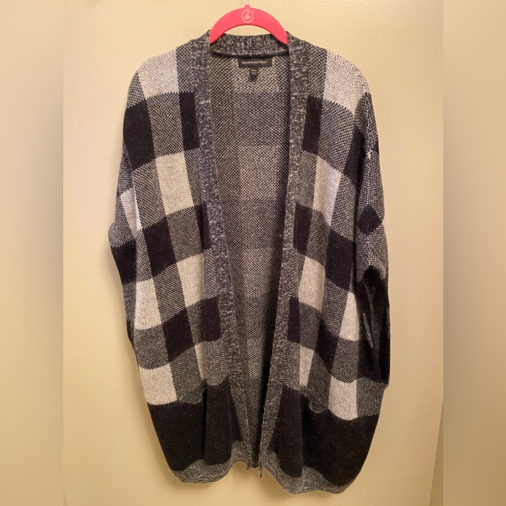 Banana Republic Size M/L Black and Gray Knit Sleeveless Sweater